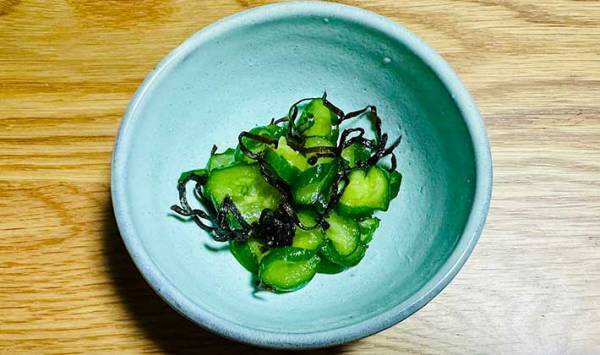 キュウリは冷凍してもおいしい！　塩昆布を使った簡単レシピに「箸が止まらない」