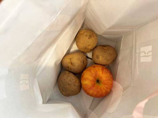 ジャガイモとリンゴと一緒に保存してみたら？　驚きの効果に「簡単ですごい」