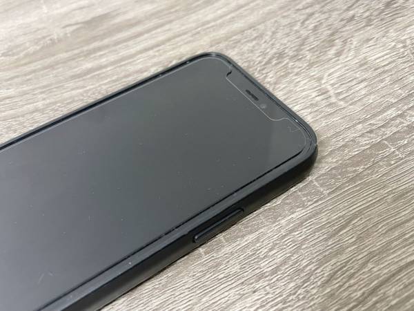 スマホ液晶フィルムの素材　ガラスかPET、どっちがいい？　家電専門店の解説に「初めて知りました…」