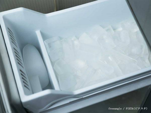 製氷室の掃除、しないとどうなる？　三菱電機の回答に「そんなことに…」「欠かさずやる」