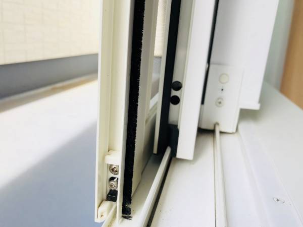 洗剤を使わずサッシを掃除する方法に「これはいい」「小まめにできそう」