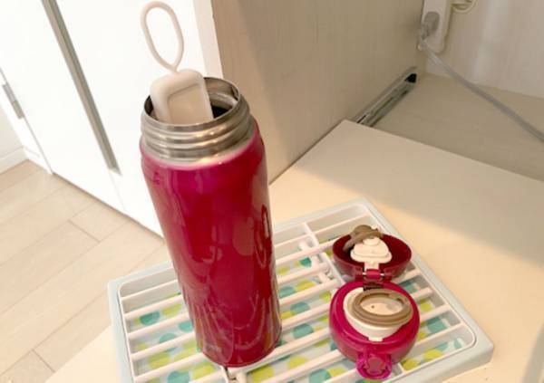 水筒が全然乾かない！　解決するニトリのグッズに「早っ」「水滴が一滴もない」