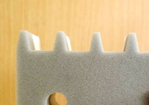 ダイソーで見つけた風呂掃除用スポンジの丸い穴とギザギザに「そういうことか！」