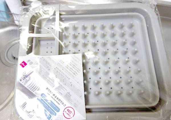 水切りカゴってジャマじゃない？　解決するダイソーグッズに「めっちゃ快適！」