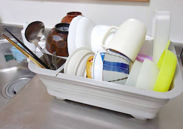 水切りカゴってジャマじゃない？　解決するダイソーグッズに「めっちゃ快適！」