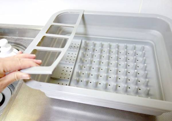水切りカゴってジャマじゃない？　解決するダイソーグッズに「めっちゃ快適！」