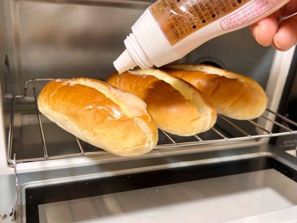 「簡単でおいしそう」「子供たちに作る」　ロールパンで作れる簡単おやつを、現役シェフが公開