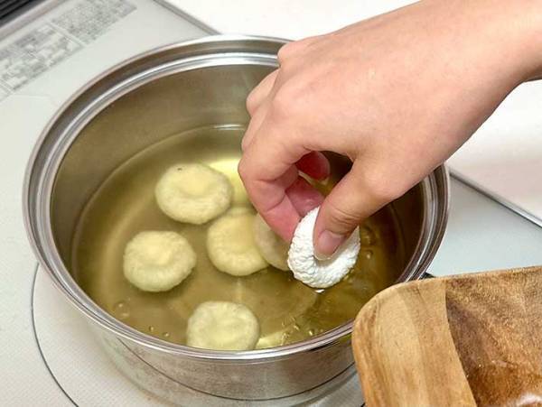 レンコンをすりおろして団子にすると？　「素晴らしい！」「作ってみようかな」