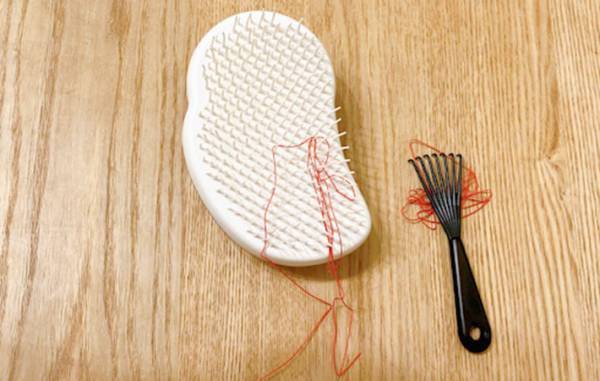 「超使える！」　ダイソーのヘアブラシクリーナーが便利すぎて、手放せないかも