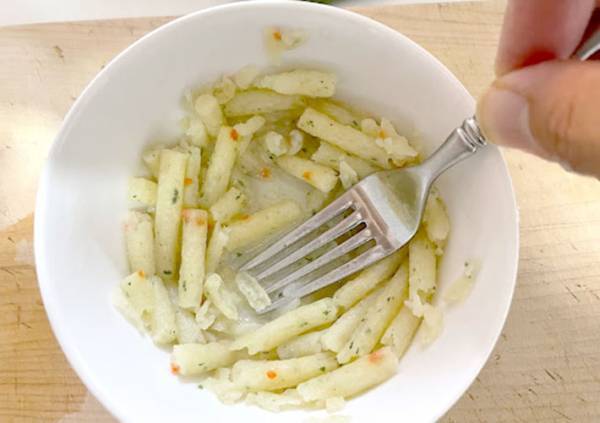 『さけるチーズ』と『じゃがりこ』のおやつに「子供が大喜び」「こりゃ話題になる」