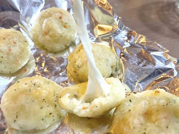 『さけるチーズ』と『じゃがりこ』のおやつに「子供が大喜び」「こりゃ話題になる」