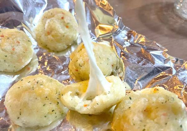 『さけるチーズ』と『じゃがりこ』のおやつに「子供が大喜び」「こりゃ話題になる」