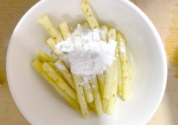 『さけるチーズ』と『じゃがりこ』のおやつに「子供が大喜び」「こりゃ話題になる」