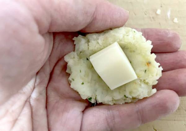 『さけるチーズ』と『じゃがりこ』のおやつに「子供が大喜び」「こりゃ話題になる」