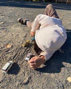 父親「お客様ー！」　公園で遊ぶ３歳児、夢中になりすぎた結果？