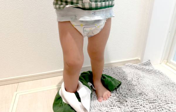 子供のオムツ替えストレスが軽減！　まさかの技に目からウロコ