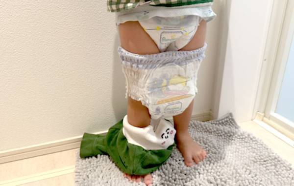 子供のオムツ替えストレスが軽減！　まさかの技に目からウロコ