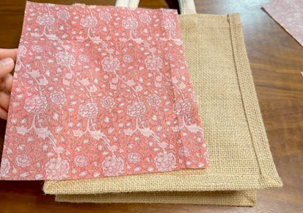 「超かわいい！」「簡単だった」　使い勝手抜群の無印のバッグに、アレを貼ると？