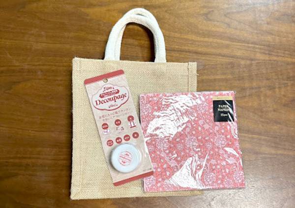 「超かわいい！」「簡単だった」　使い勝手抜群の無印のバッグに、アレを貼ると？