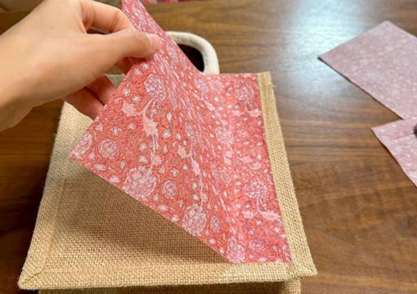 「超かわいい！」「簡単だった」　使い勝手抜群の無印のバッグに、アレを貼ると？