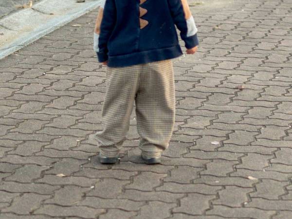 「かわいすぎ」「感情丸出し」　３歳児の後ろ姿にキュンとする人が続出