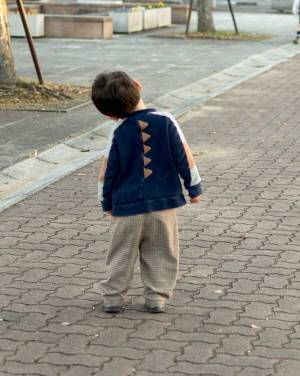 「かわいすぎ」「感情丸出し」　３歳児の後ろ姿にキュンとする人が続出