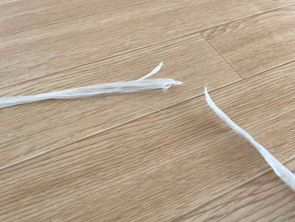 警視庁が教える『ハサミなしでビニール紐を切る方法』に反響　「知らなかった」