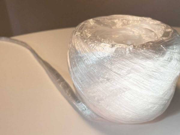 警視庁が教える『ハサミなしでビニール紐を切る方法』に反響　「知らなかった」