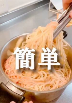 シンクにザルが置けなくてもOK　画期的なパスタの湯切り術に「頭いい」「天才かよ」