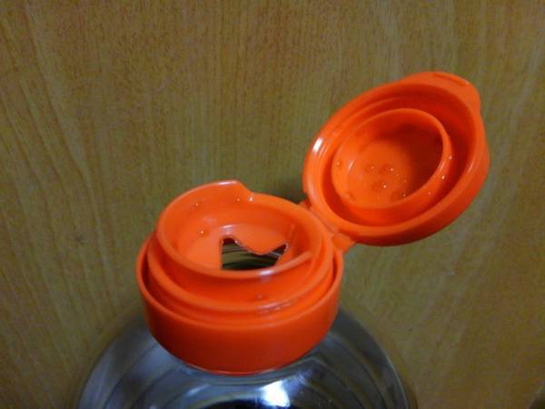 「すごい便利」「タメになった」　固い調味料のキャップを簡単に外す方法