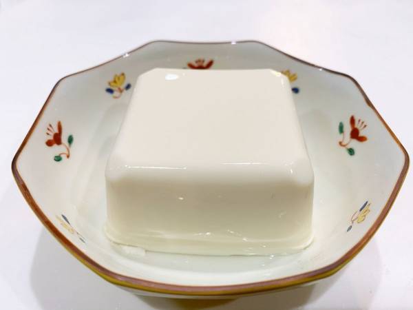 箸で持っても崩れない絹豆腐の切り方　「絶対やる」「めちゃくちゃ便利」