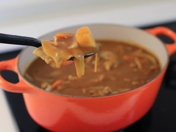 カレーのとろみ、ひと晩でなくなるのはなぜ？　企業の回答に「そうだったのか」「納得」