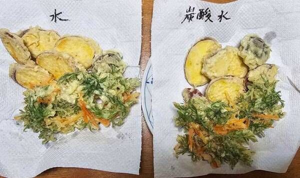 水で揚げた天ぷらと炭酸水で揚げた天ぷらを比較している写真