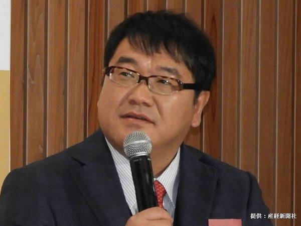 カンニング竹山が『プライベートでの姿』を公開　別人級のダンディさに「え、誰？」