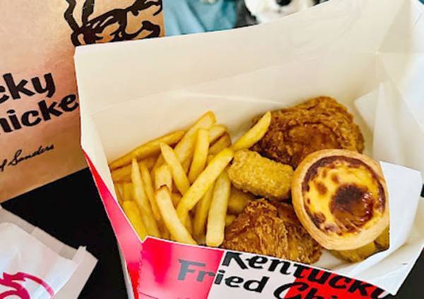 台湾のケンタッキーに行った女性　まさかの期間限定メニューに「他になかった？」