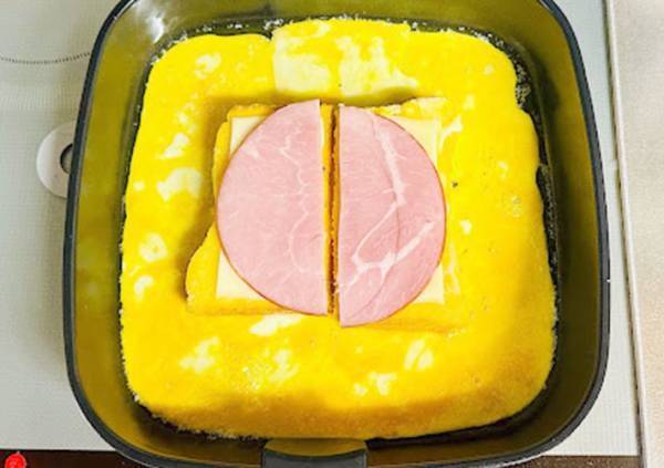 簡単でオシャレな『ワンパントースト』　晩御飯の残りを使ってみたら「ほっぺた落ちた」