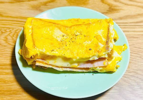 簡単でオシャレな『ワンパントースト』　晩御飯の残りを使ってみたら「ほっぺた落ちた」