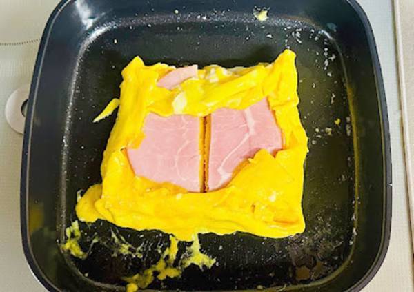 簡単でオシャレな『ワンパントースト』　晩御飯の残りを使ってみたら「ほっぺた落ちた」