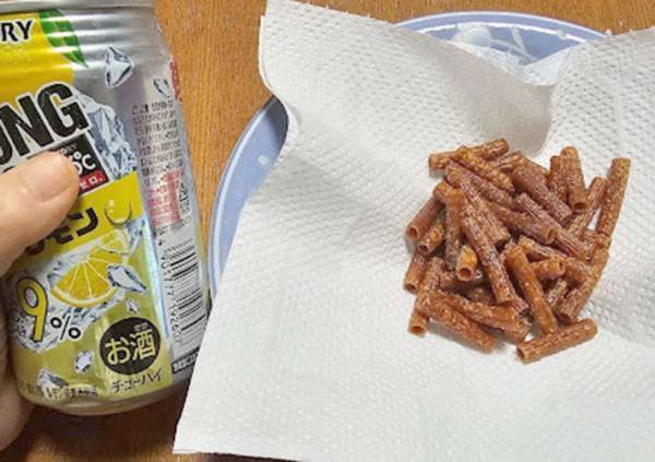 マカロニを揚げただけの超簡単スナックに、家族みんなの手が止まらない！