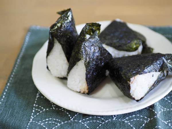 一度におにぎりを大量に作る方法　「そうすればいいのか」「なるほど！」