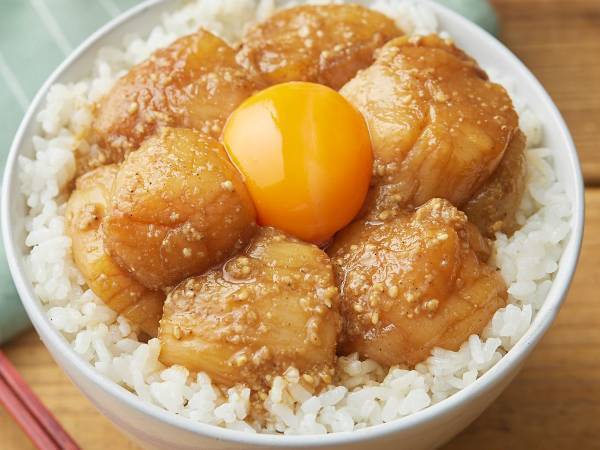 スーパー「ご飯に載せれば優勝できます」　アレンジに「絶対うまいやつ」「最強じゃん」