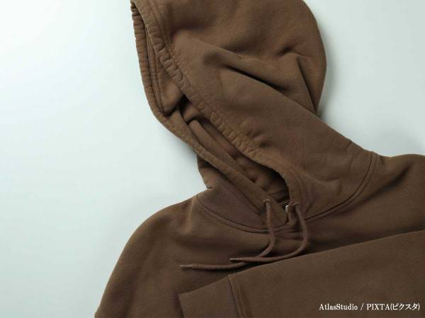 パーカーの紐、どうしてる？　ユニクロが紹介する３つの結び方でオシャレに！