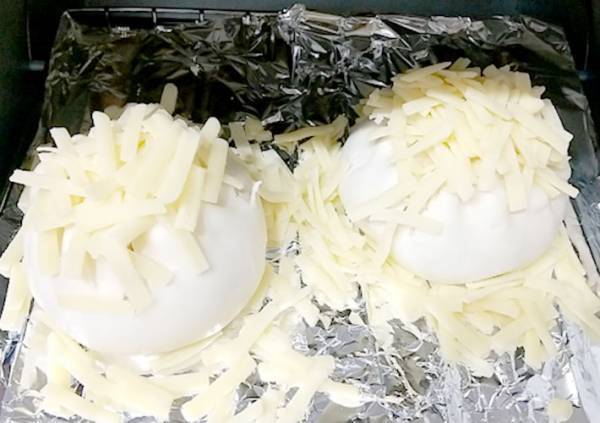 普通の肉まんに飽きたら？　上からアレをかけると…「え、おいしい」「子供も喜ぶ」