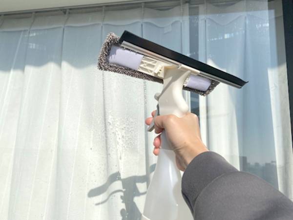 面倒な窓拭きがすぐ終わる『３COINS』のグッズに「超助かった」「大掃除の味方！」