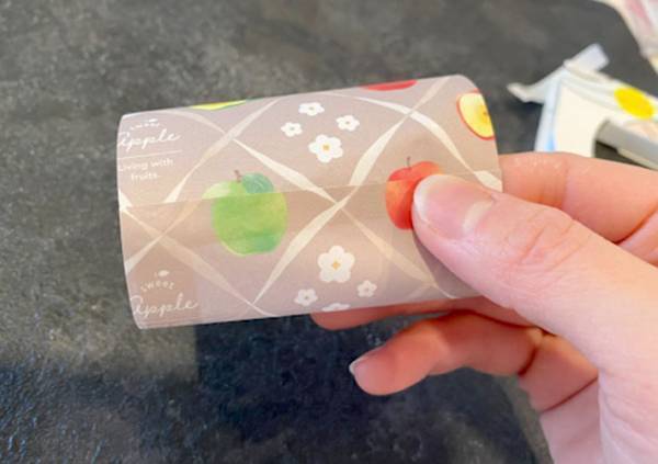 「簡単でかわいい」「子供が喜びそう」　すぐできる三角形のラッピングとは？