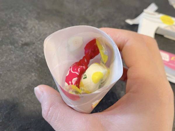 「簡単でかわいい」「子供が喜びそう」　すぐできる三角形のラッピングとは？