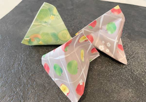 「簡単でかわいい」「子供が喜びそう」　すぐできる三角形のラッピングとは？