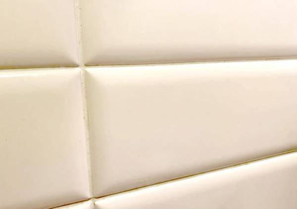 キッチンの酷い汚れ、どうしてる？　洗剤なしで落とせるグッズに「すごすぎ」