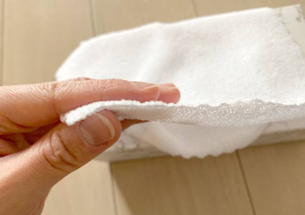 キッチンの酷い汚れ、どうしてる？　洗剤なしで落とせるグッズに「すごすぎ」