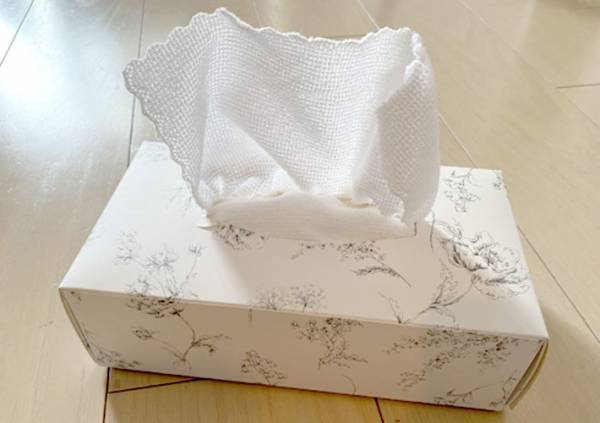 キッチンの酷い汚れ、どうしてる？　洗剤なしで落とせるグッズに「すごすぎ」